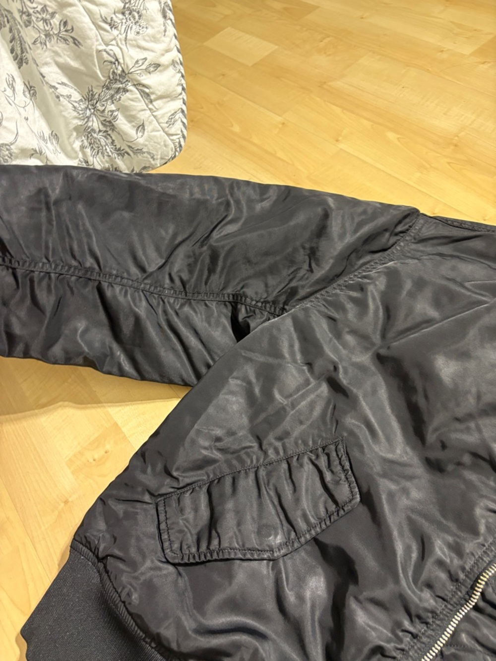 H&M Black Men's Bomber Jacket with Ribbed Trim - Picture 5 of 9